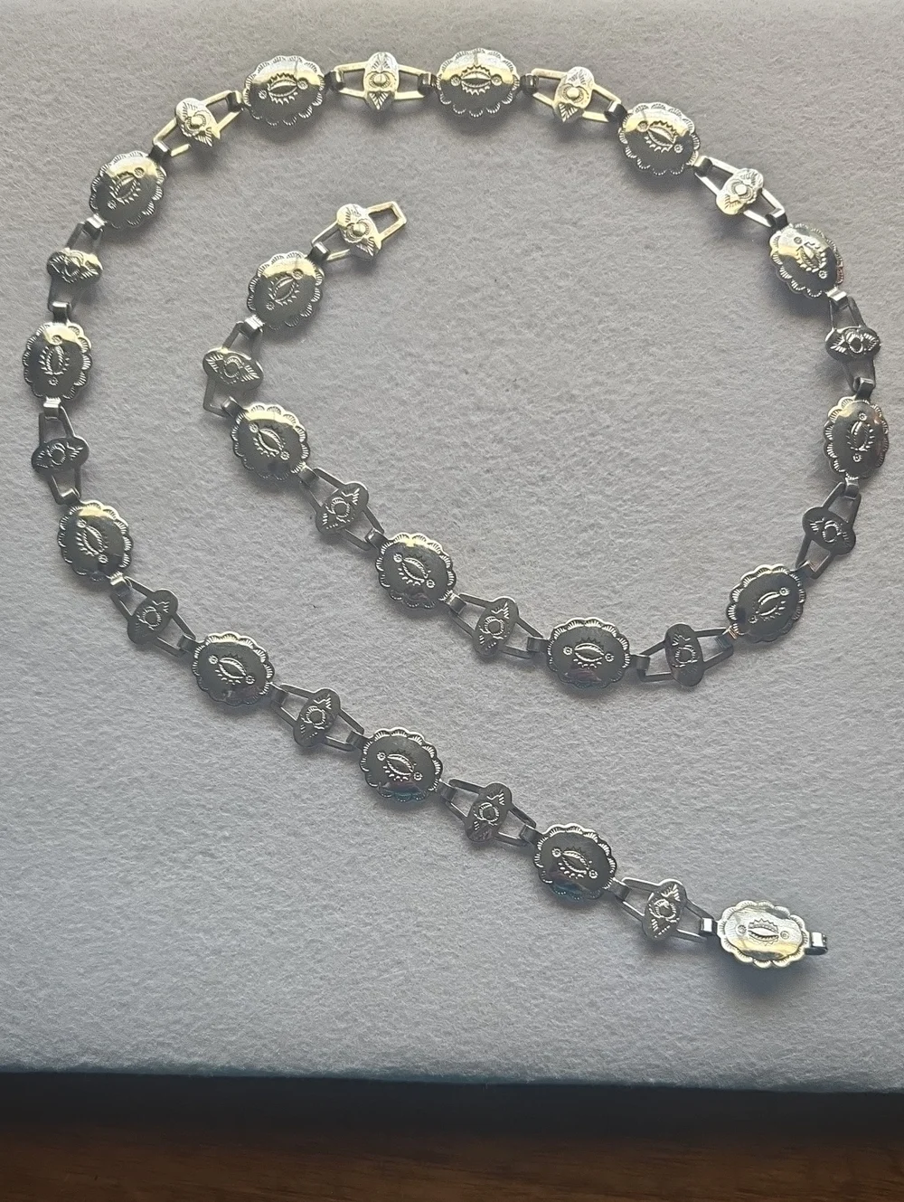 Silvertone Floral Link 30